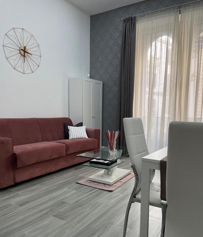 Duomo Platinum Apartments Naples Room photo