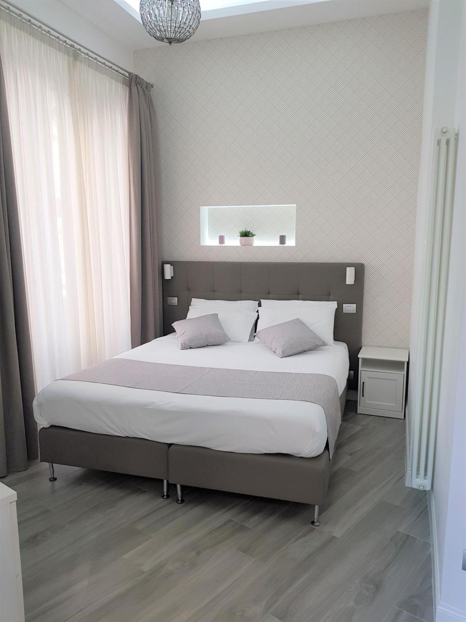 Duomo Platinum Apartments Naples Room photo